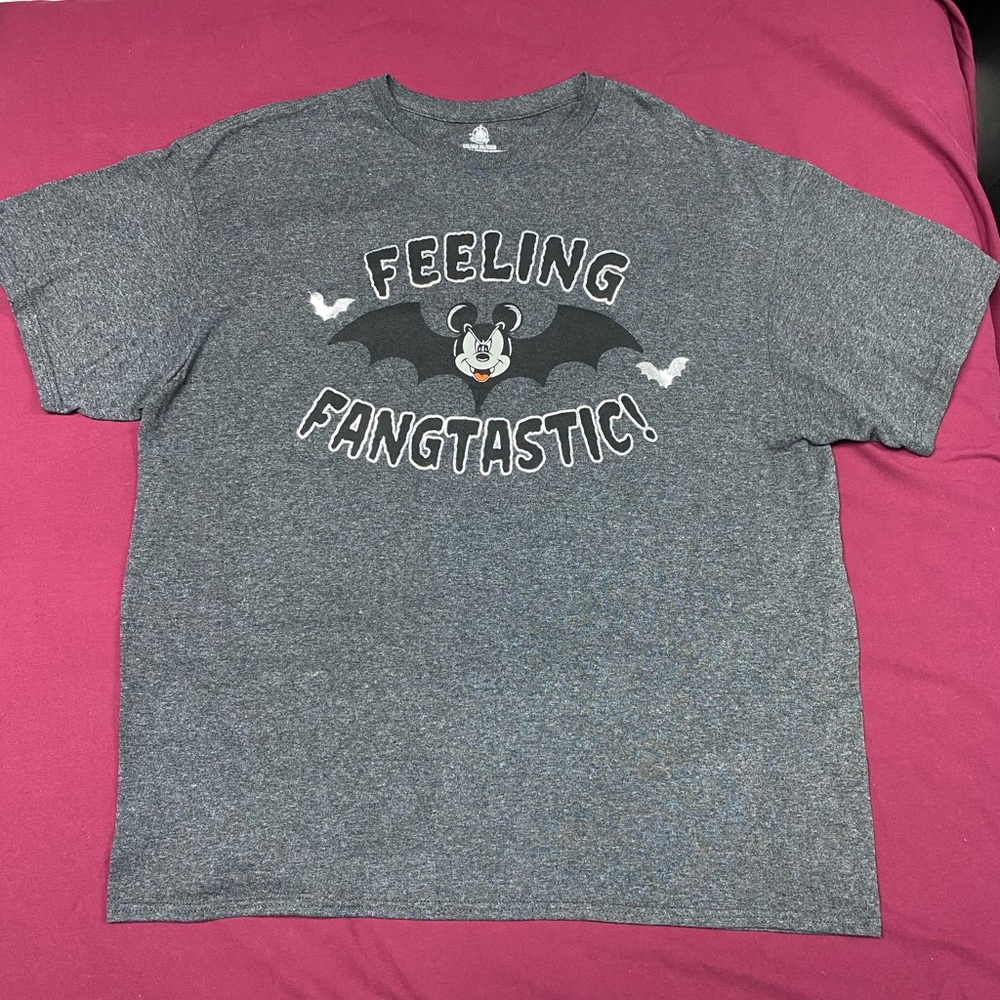 Disney Gray 'Feeling Fangtastic' Short Sleeve Tee